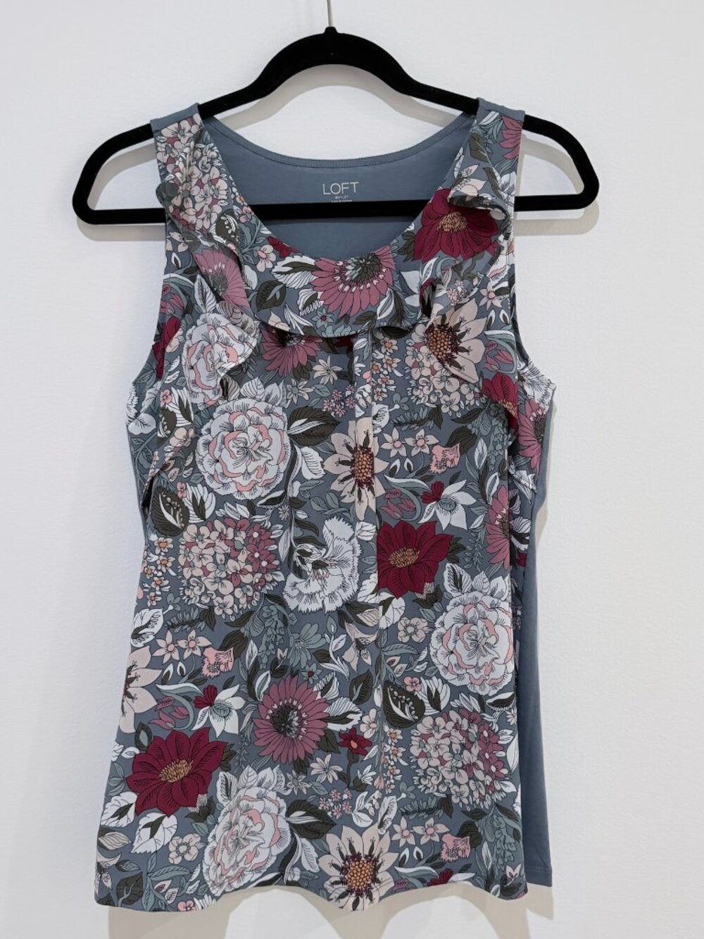 NWT LOFT Floral Sleeveless Ruffle Neck Blouse Top.